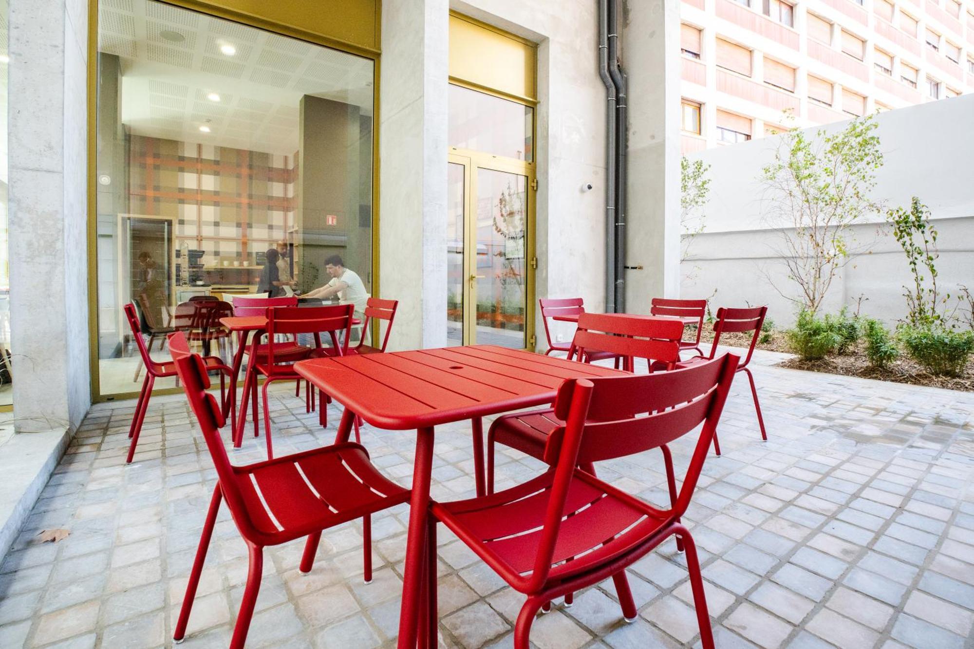 Easyhotel Marseille Euromed Экстерьер фото