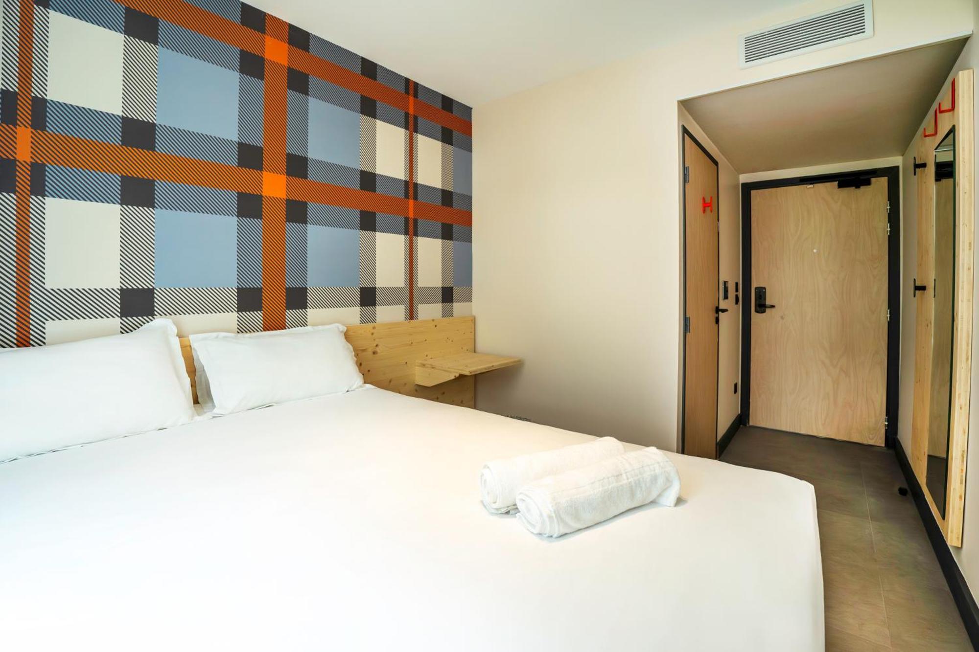 Easyhotel Marseille Euromed Экстерьер фото