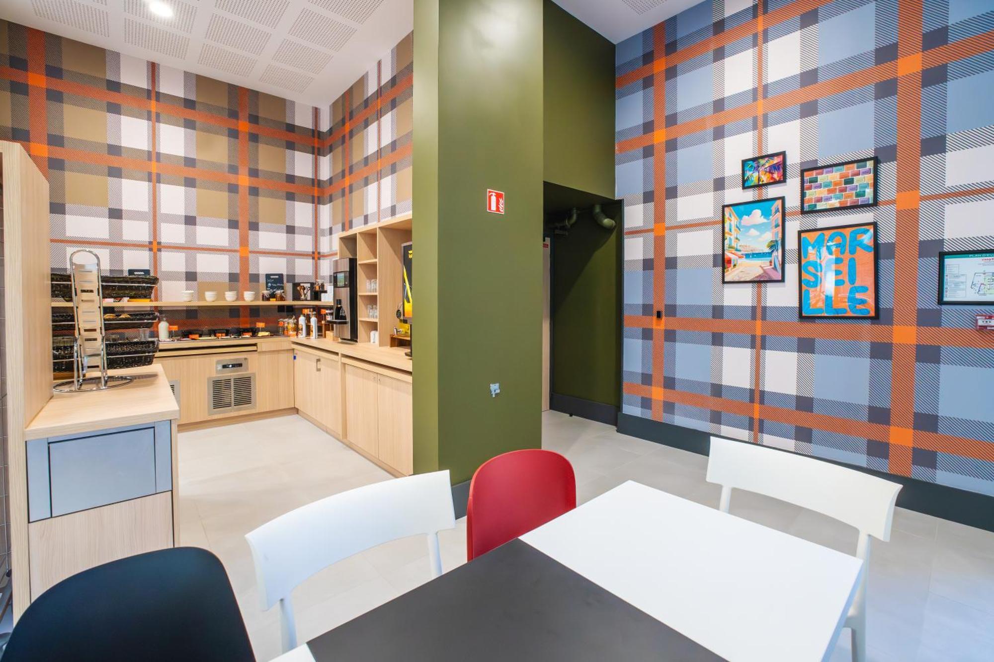 Easyhotel Marseille Euromed Экстерьер фото