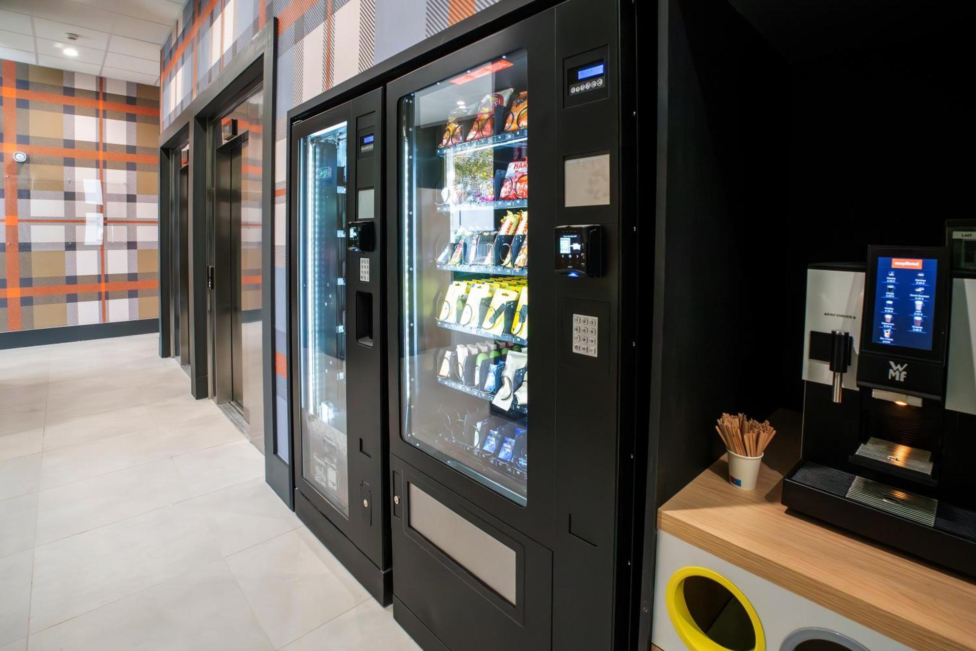 Easyhotel Marseille Euromed Экстерьер фото