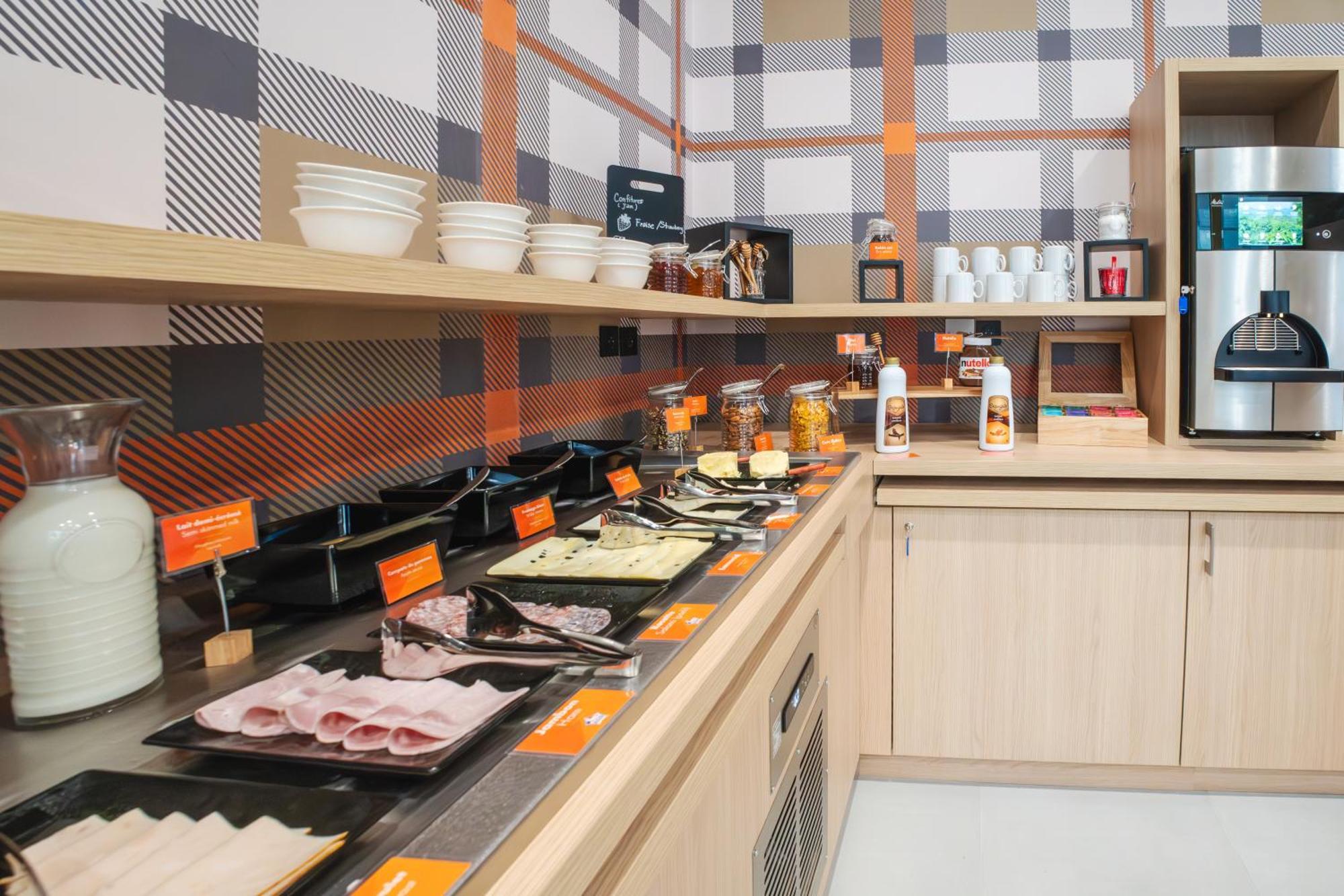 Easyhotel Marseille Euromed Экстерьер фото