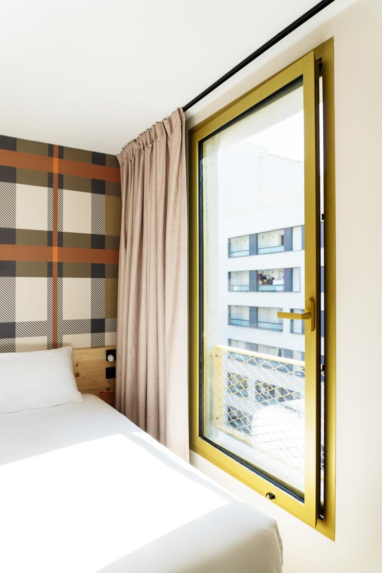 Easyhotel Marseille Euromed Экстерьер фото