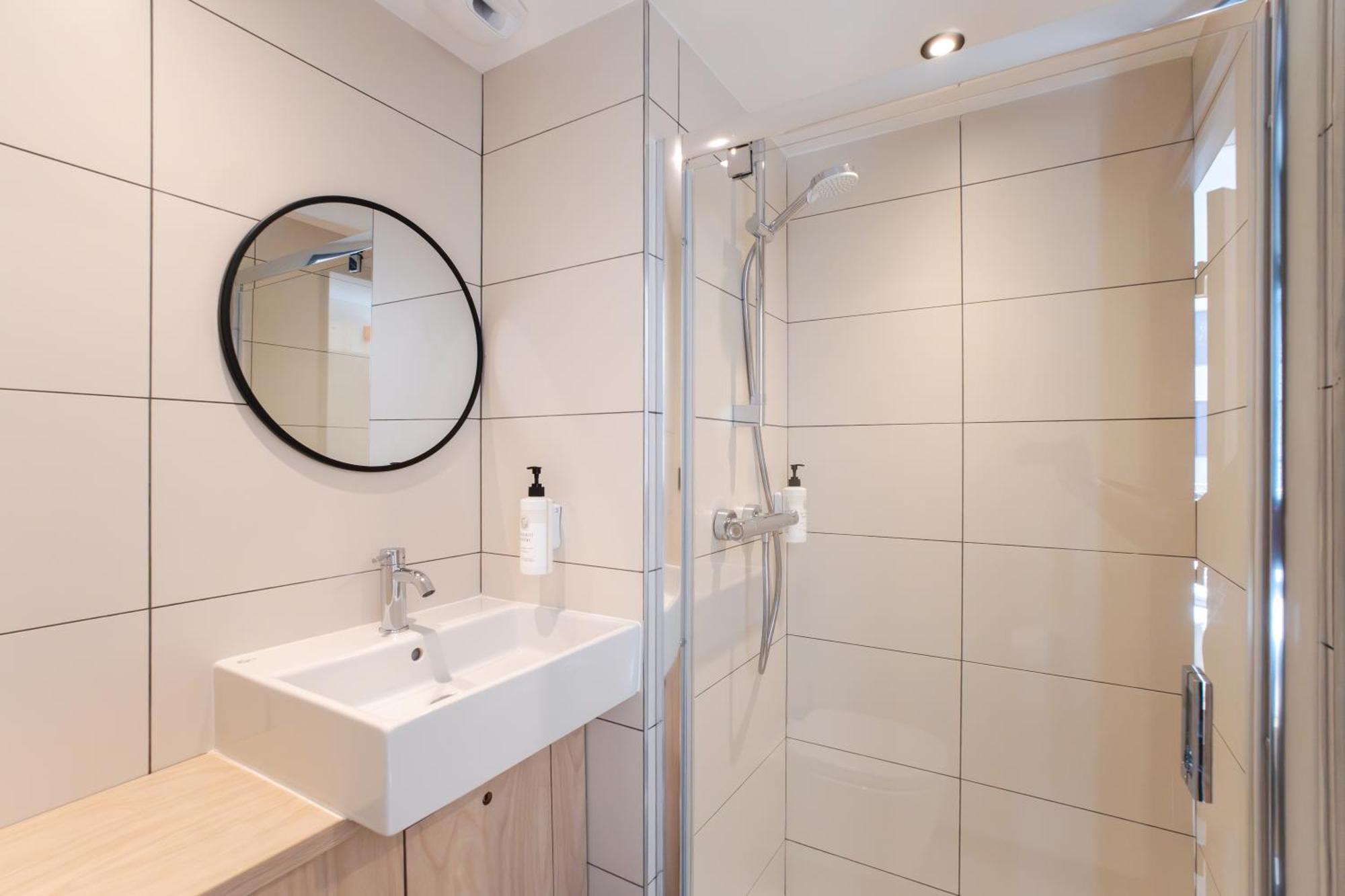 Easyhotel Marseille Euromed Экстерьер фото