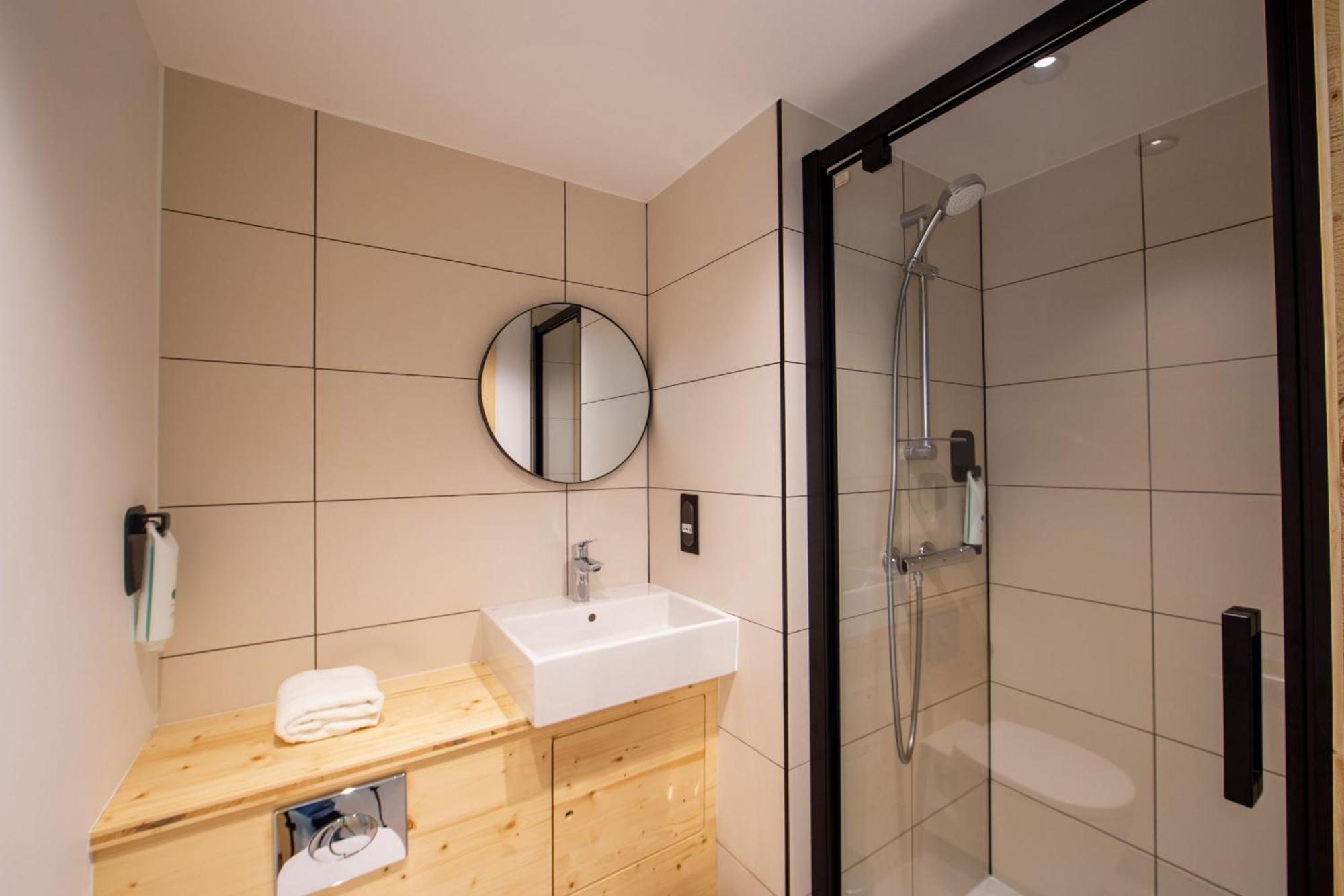 Easyhotel Marseille Euromed Экстерьер фото