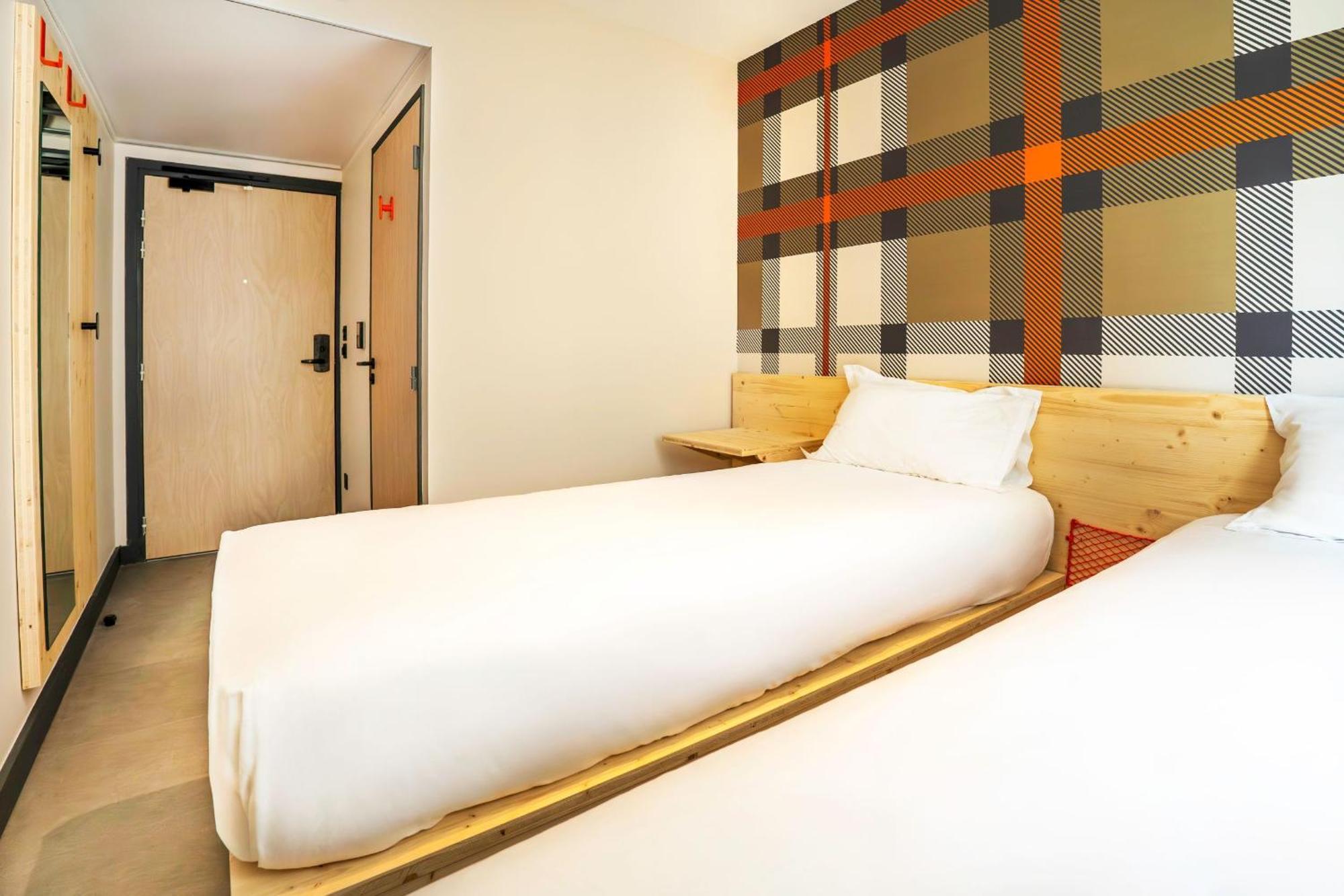 Easyhotel Marseille Euromed Экстерьер фото